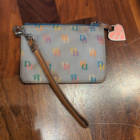 Dooney and Bourke wristlet - Picture 1 of 3